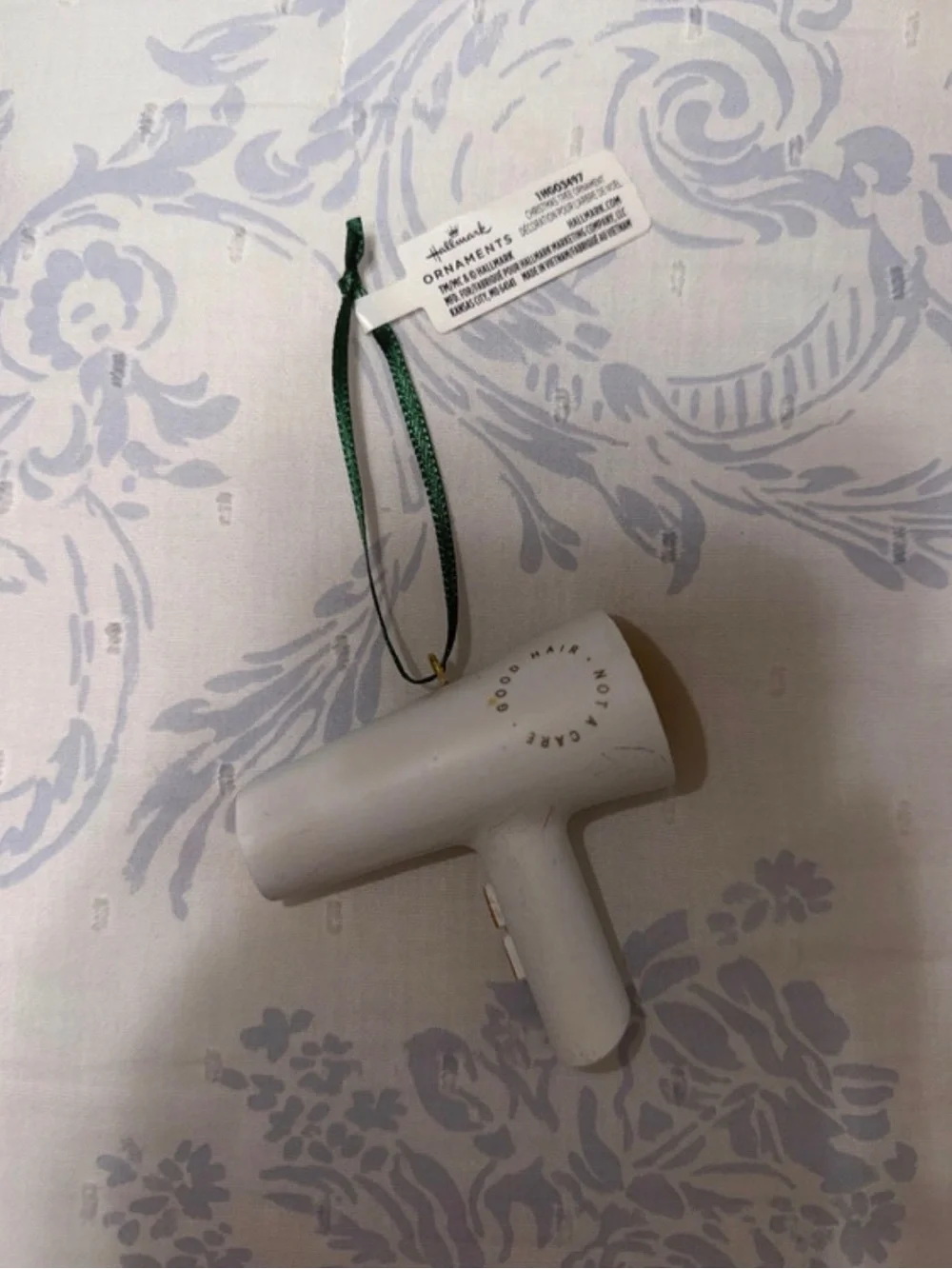 Oars + Alps Hydrating Conditioner with Hallmark Ornament